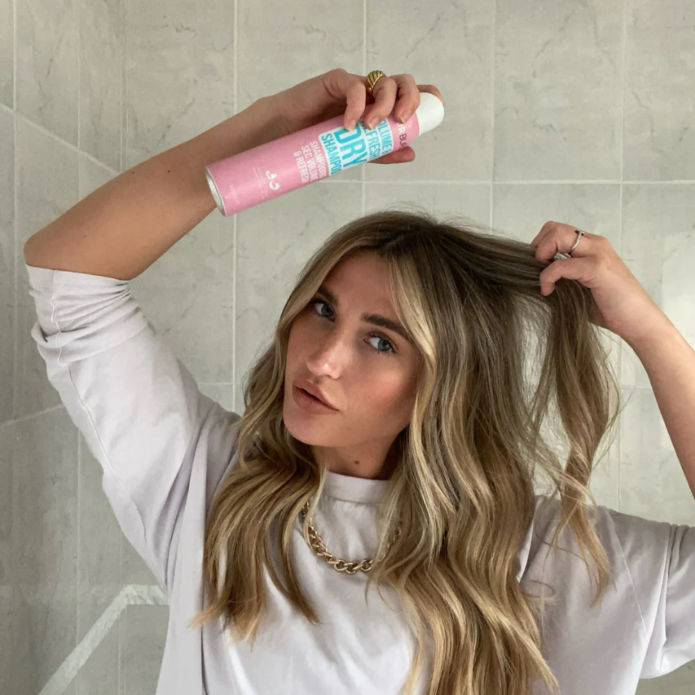 Hairburst Volume & Refresh Dry Shampoo 200ml - Image 3